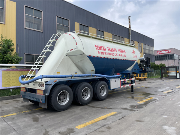 粉粒物料运输半挂车